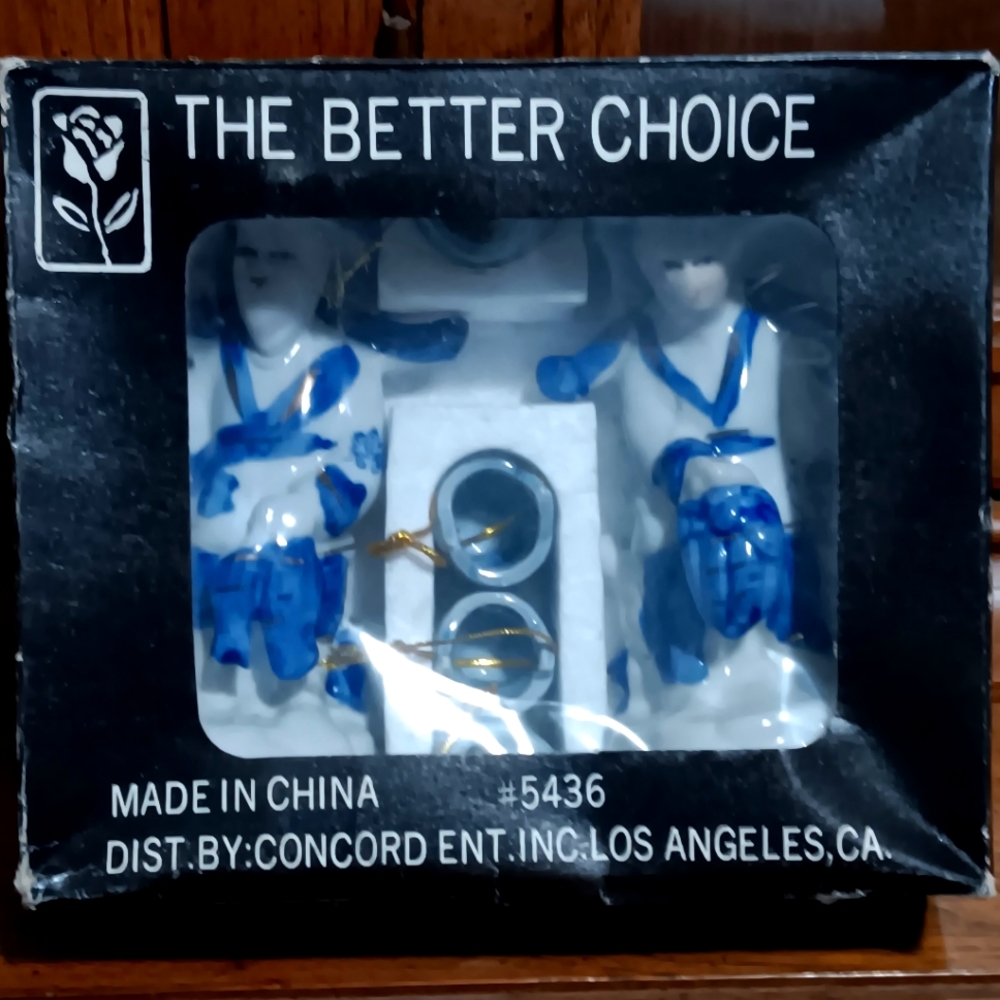 Vintage Blue & White Porcelain Asian Fisherman Couple Chinese Man Woman Figurine